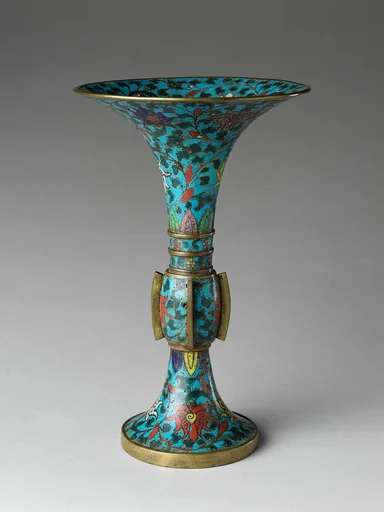 明晚期 掐絲琺瑯花觚|Vase in the form of an archaic wine vessel (gu)