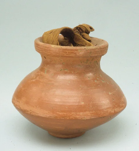 Small Carinated Jar with Cloth Lid