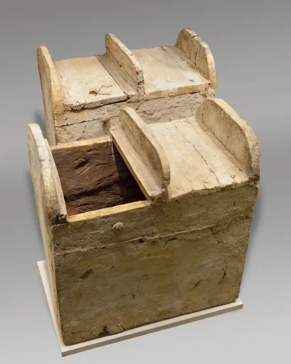 Shabti Box with Mud Seal and Shabtis of Henettawy (C), Daughter of Isetemkheb