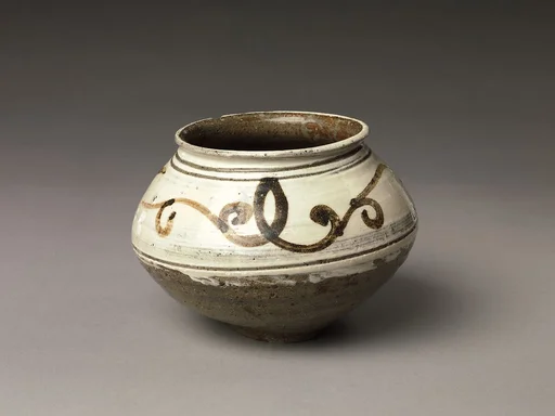 분청사기   철화   넝쿨무늬   항아리   조선|粉靑沙器   鐵畵   唐草文   壺   朝鮮|Jar with floral scroll