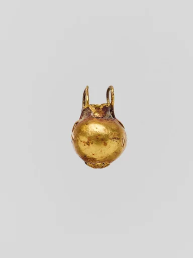 Gold pendant in the form of a vase