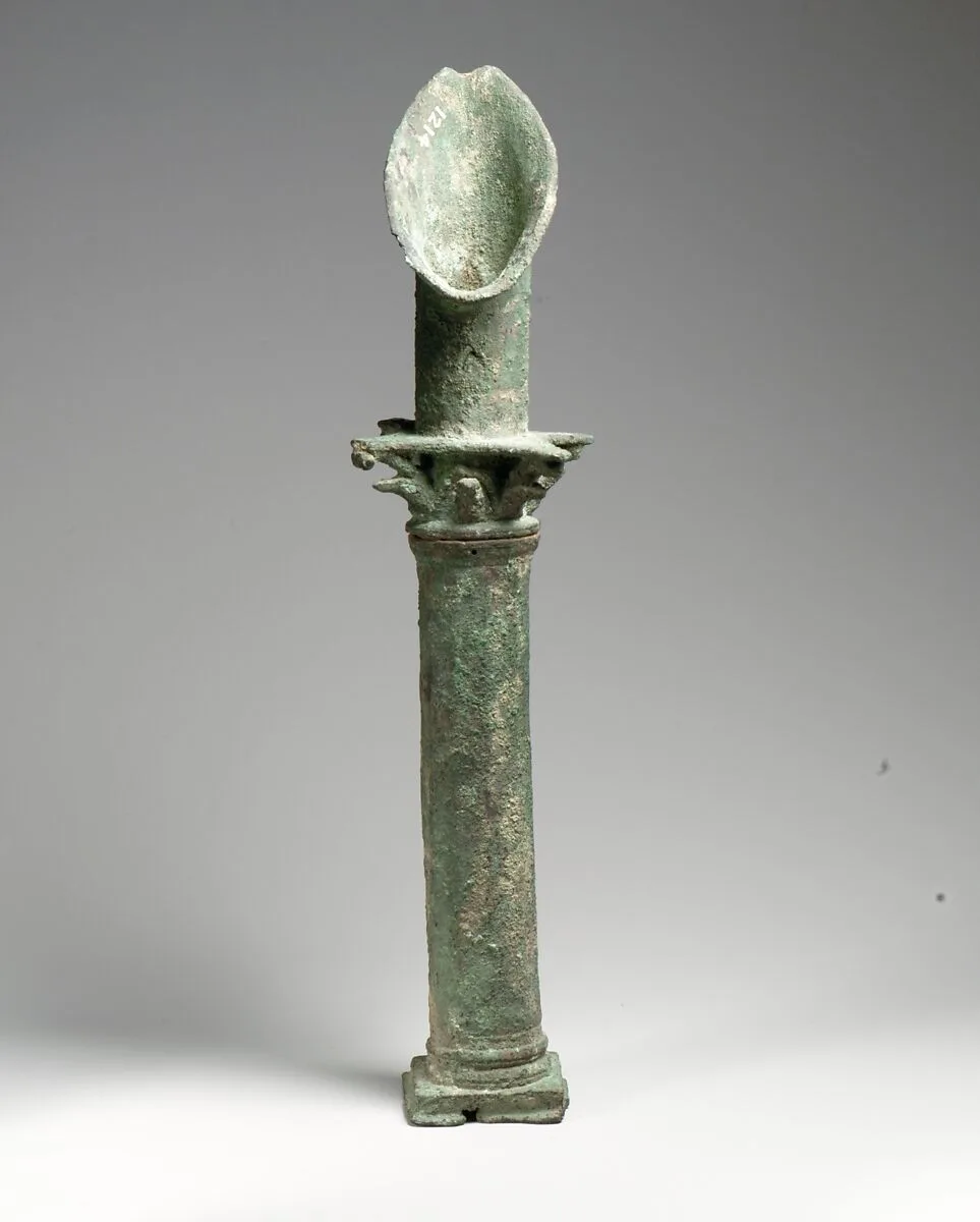 Bronze spout in the form of a Corinthian column — Unknown