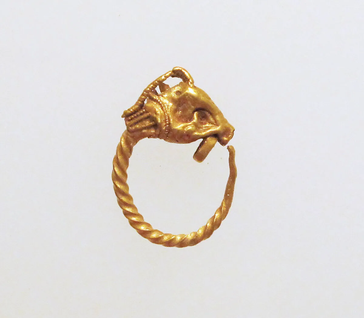 Gold earring with head of a goat — Unknown