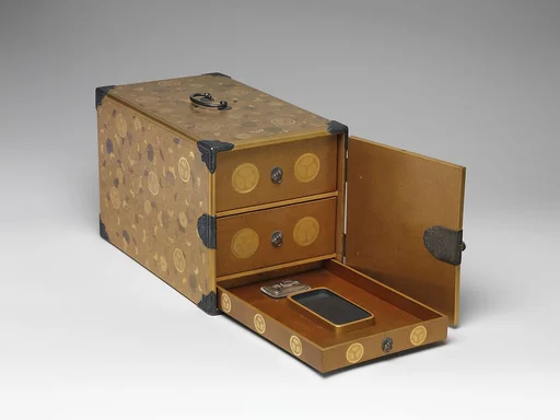 菊唐草葵紋蒔絵掛硯箱|Portable Writing Cabinet with Tokugawa Family Crests, Chrysanthemums, and Foliage Scrolls