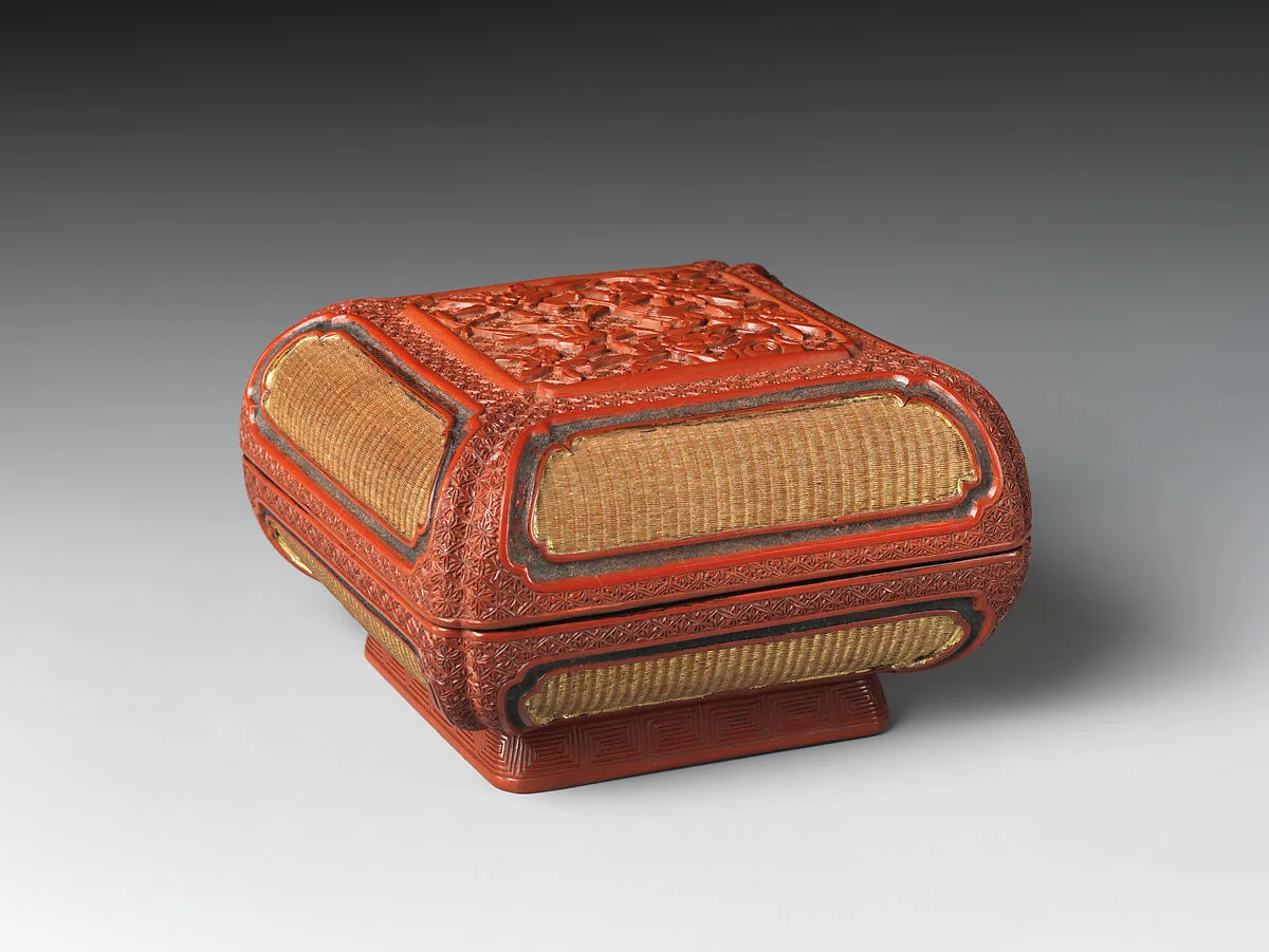 明晚期 編竹剔紅金彩梅鵲紋漆盒|Box with plum blossoms and birds — Unknown