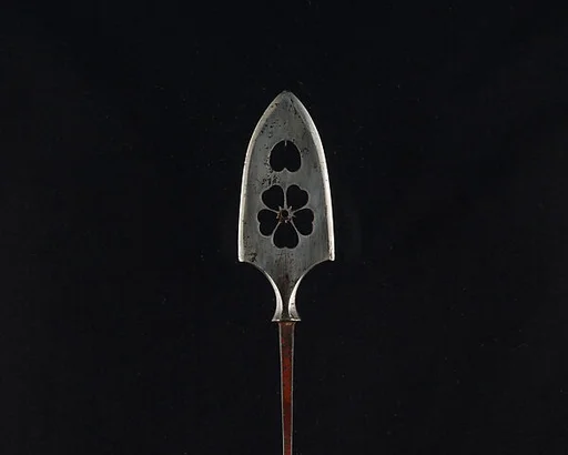 Arrowhead (<i>Yanone</i>)
