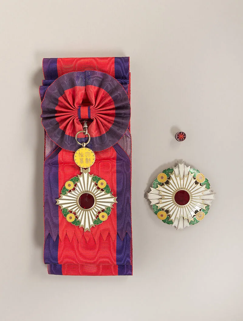 大勲位菊花大綬章|Insignia of the Supreme Order of the Chrysanthemum — Unknown