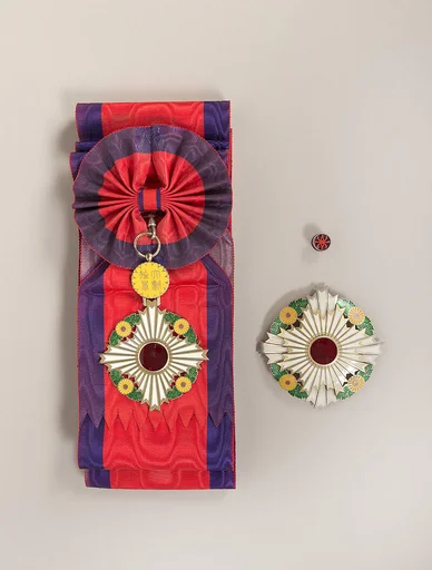 大勲位菊花大綬章|Insignia of the Supreme Order of the Chrysanthemum