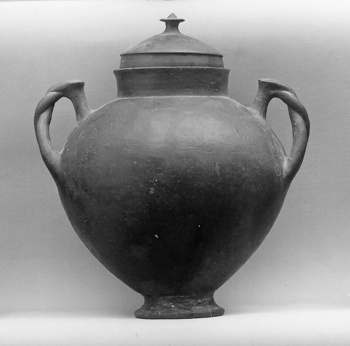 Vase with lid — Unknown
