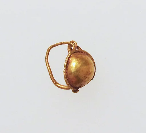 Earring with plain loop and disc