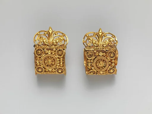 Pair of gold a baule earrings