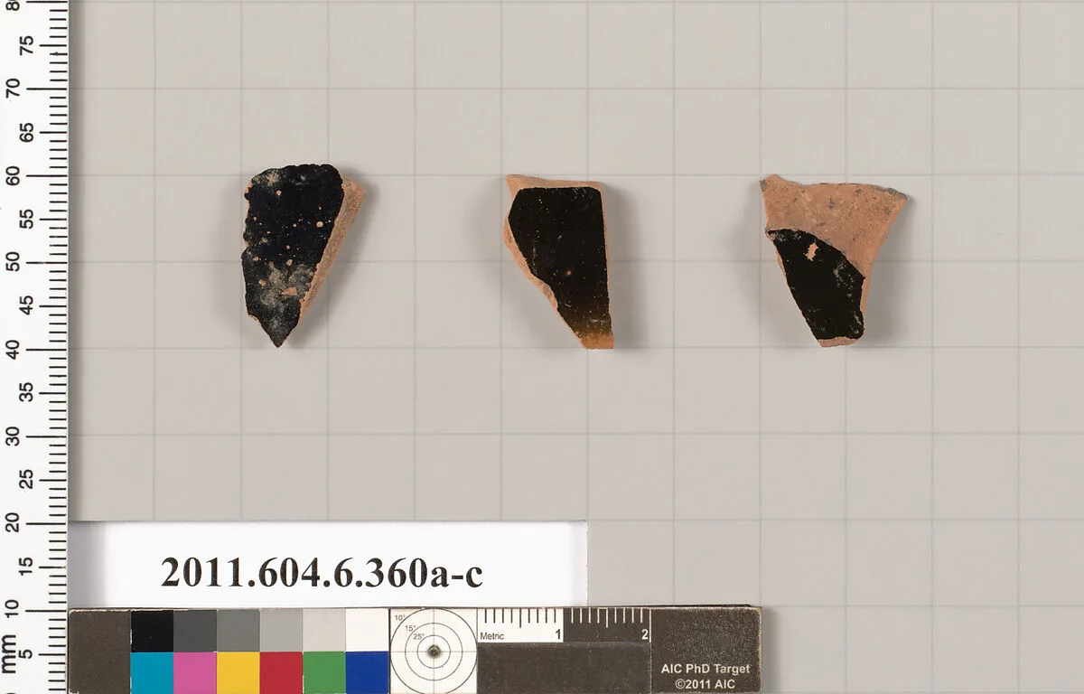 Terracotta fragments of closed shapes — Unknown