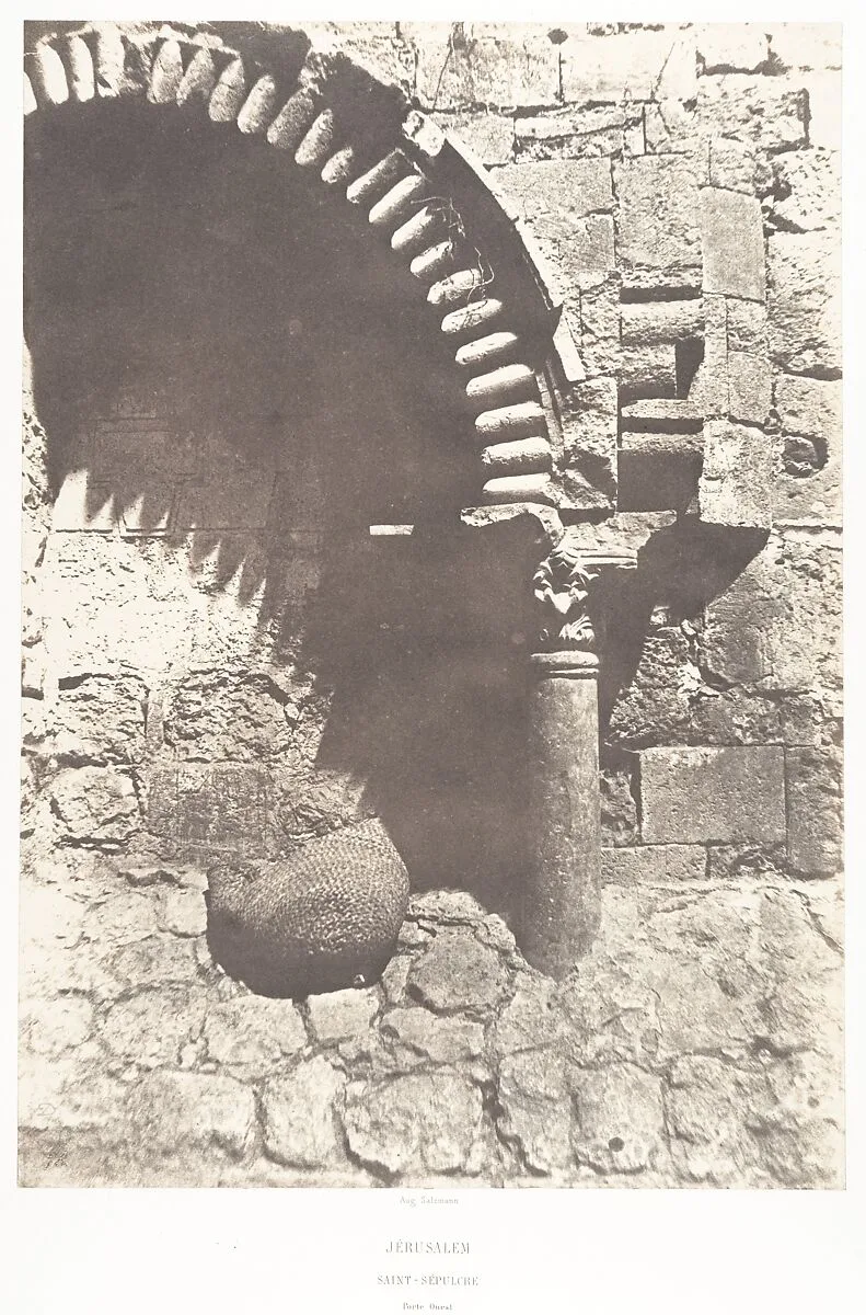 Jérusalem, Saint-Sépulcre, Porte Ouest — Auguste Salzmann|Imprimerie photographique de Blanquart-Évrard, à Lille