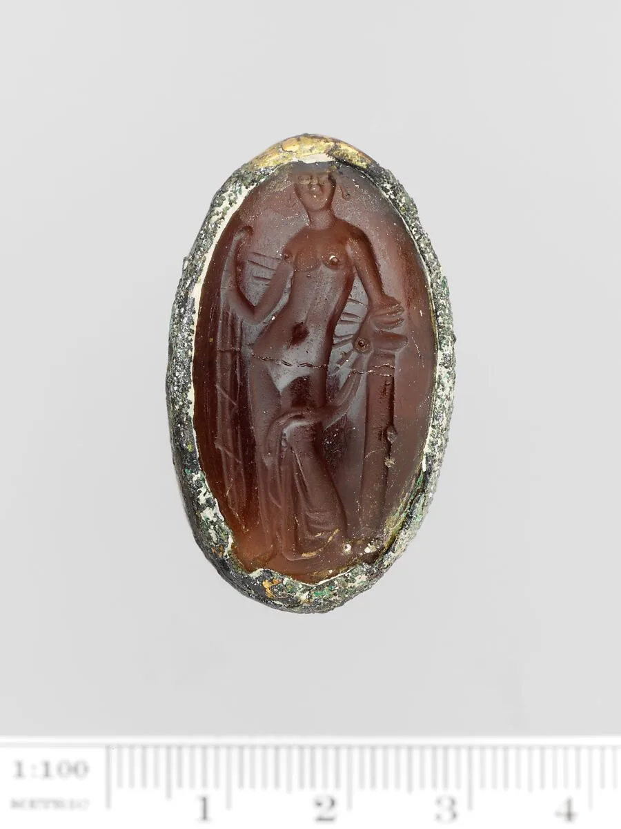 Glass oval set in a gilt bronze ring — Unknown