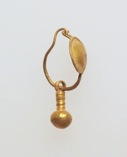 Gold earring with disc and pendant