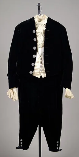 Court presentation ensemble