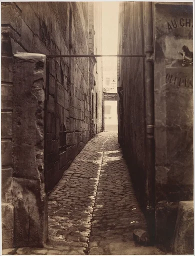 Rue du Chat-qui-Pêche (from the Rue de la Huchette)