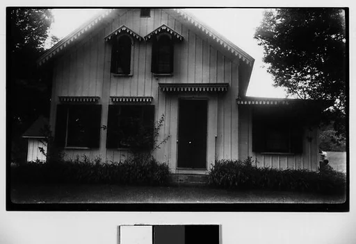[Folk Victorian Cottage]