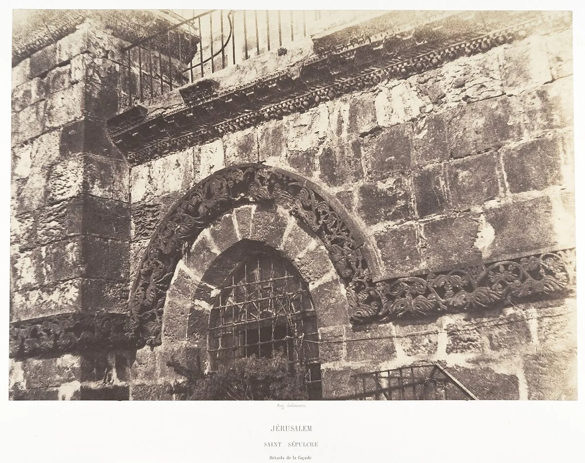 Jérusalem, Saint-Sépulcre, Détails de la façade — Auguste Salzmann|Imprimerie photographique de Blanquart-Évrard, à Lille