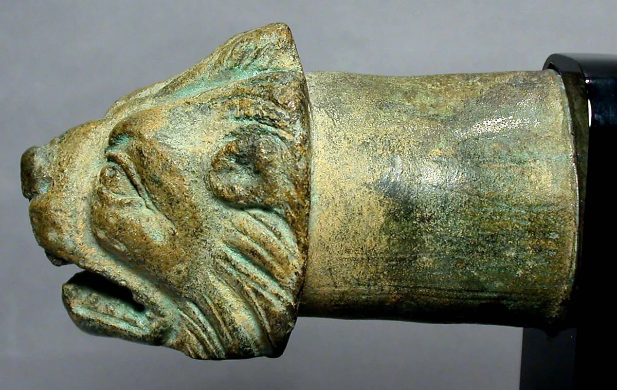 Bronze attachment with head of a lion — Unknown