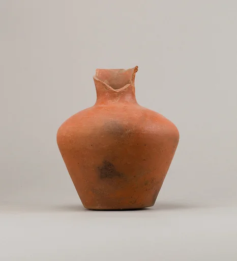 Jar with flat base