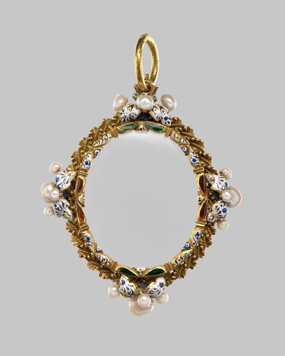 Frame pendant