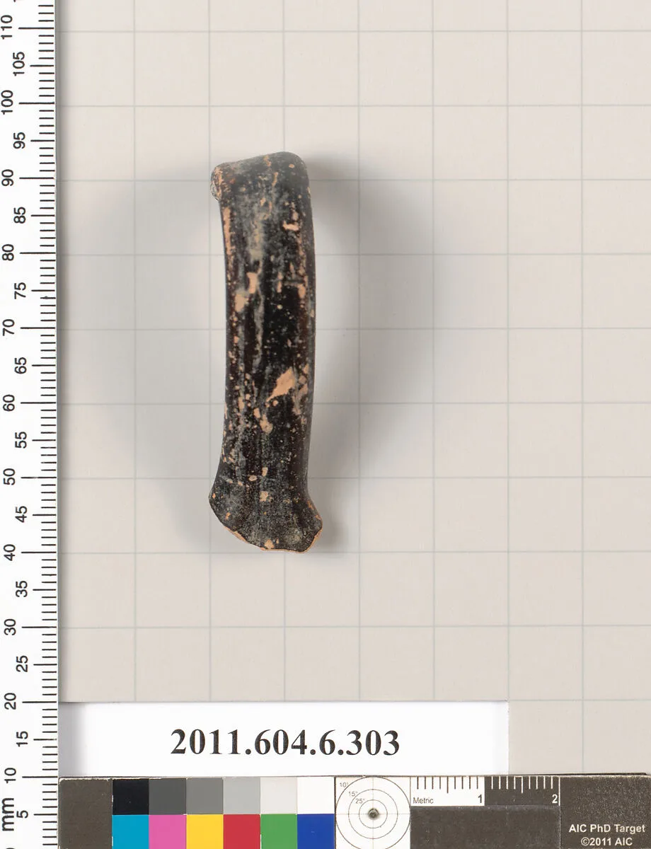 Terracotta fragment of an undetermined shape — Unknown