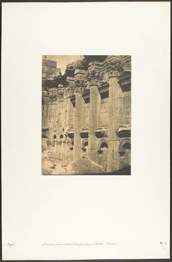 Colonnade intérieure du Naos du Temple de Jupiter, à Baâlbek (Héliopolis)