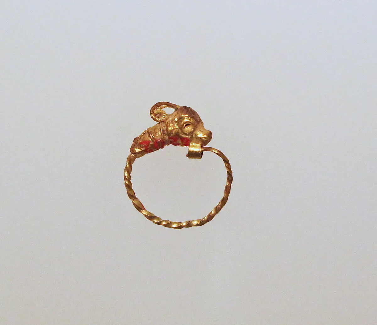 Gold earring with head of an antelope — Unknown