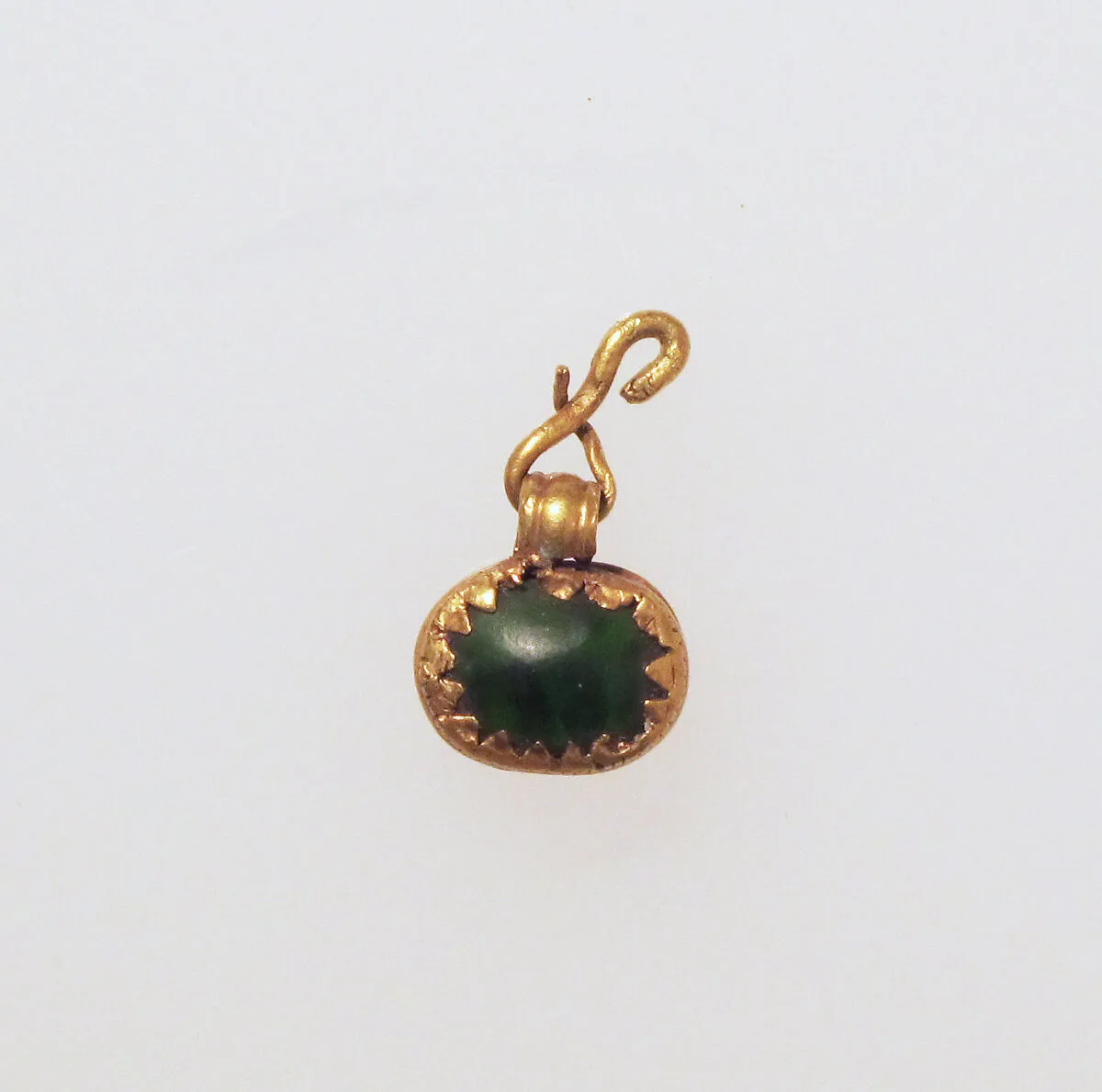 Pendant with scaraboid — Unknown