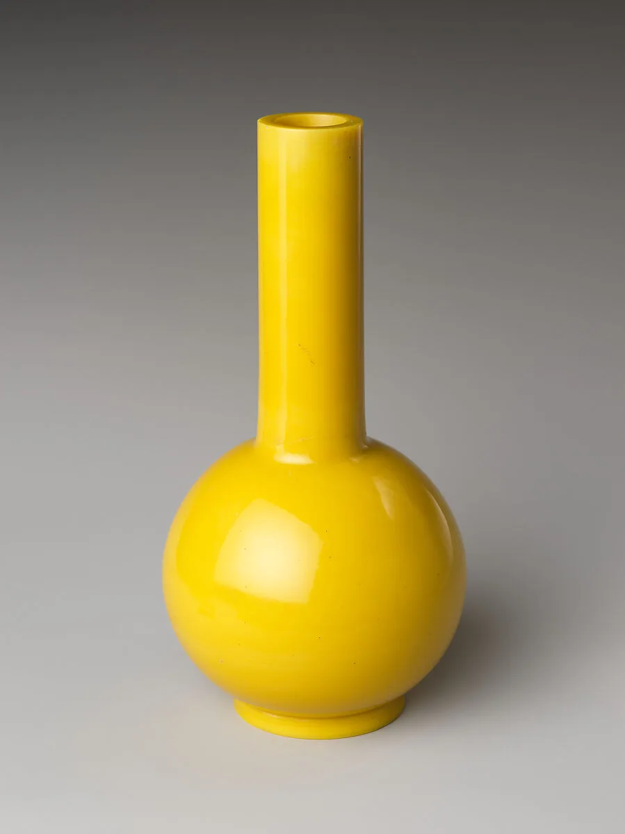 清乾隆 黃料玻璃瓶|Vase — Unknown