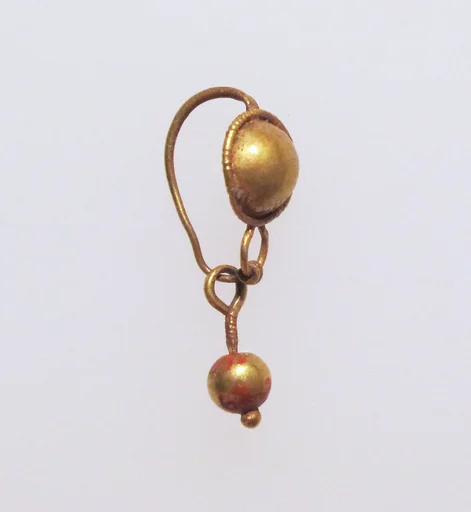 Gold earring with disc and pendant