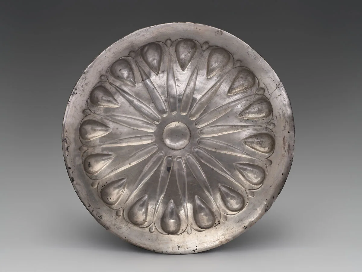 Lobed bowl with rays — Unknown