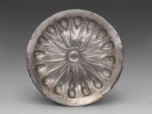 Lobed bowl with rays