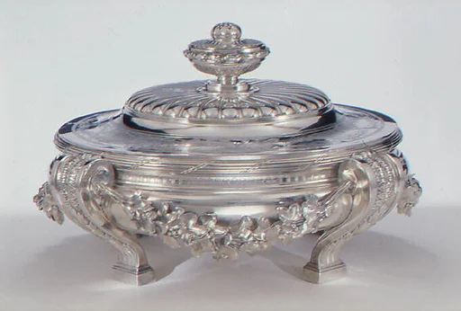 Dish with cover and liner
