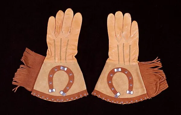 Riding gloves — Unknown
