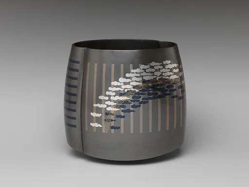 中川衛作　象嵌朧銀花器「夕霽」|Clearing of the Evening Sky (Sekisei)