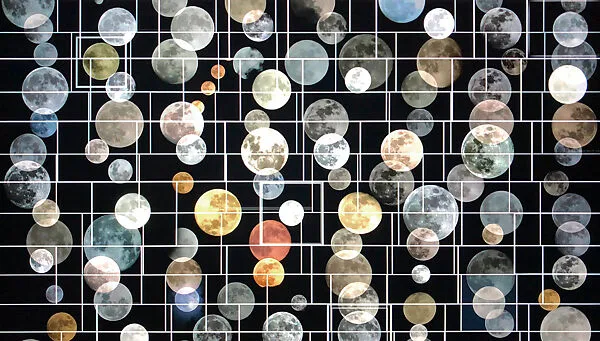 Everyone’s Moon 2015-11-04 14:22:59 — Penelope Umbrico