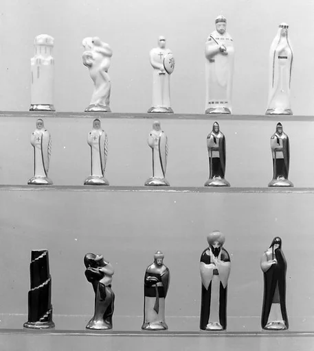 Chessmen (32)