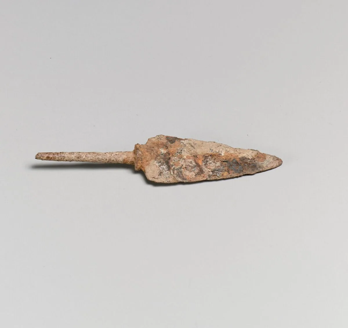 Arrowhead ? with tang — Unknown
