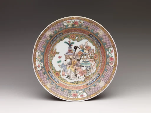 清 景德鎮窯粉彩仕女童子盤|Dish with scene of a woman and children