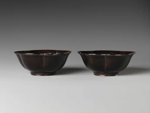 宋   黑漆梅花盞 (一對)|Pair of plum-blossom-shaped cups