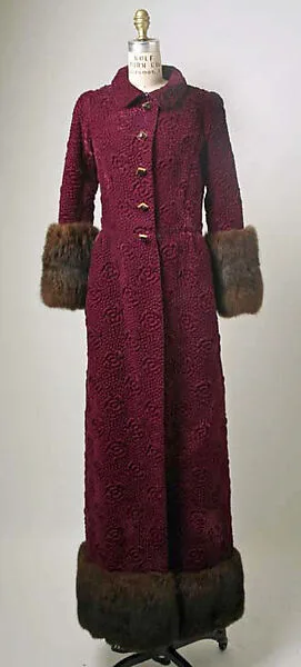 Evening coat — Yves Saint Laurent|Yves Saint Laurent
