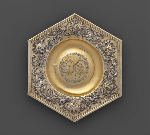 Hexagonal dish