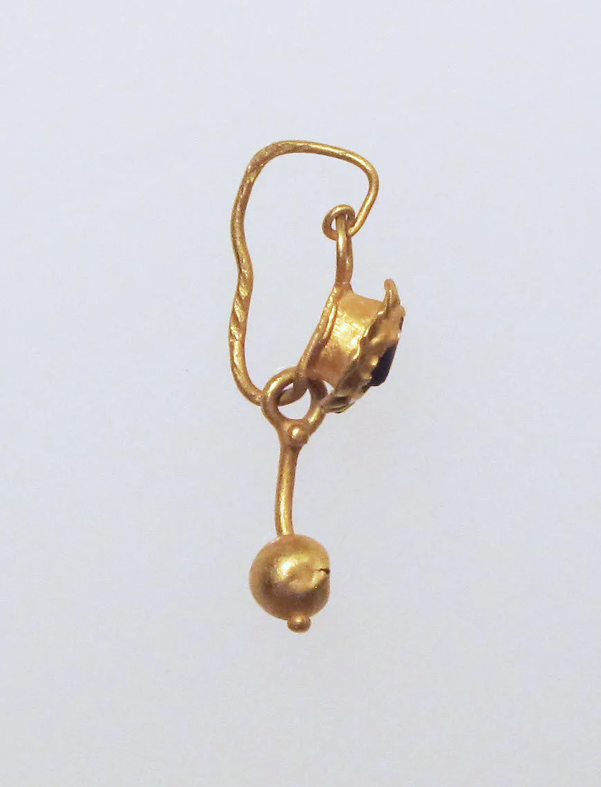 Earring with pendant — Unknown