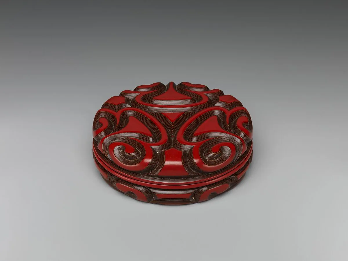 明 雕漆剔犀劍環紋盒|Box with pommel scrolls — Unknown