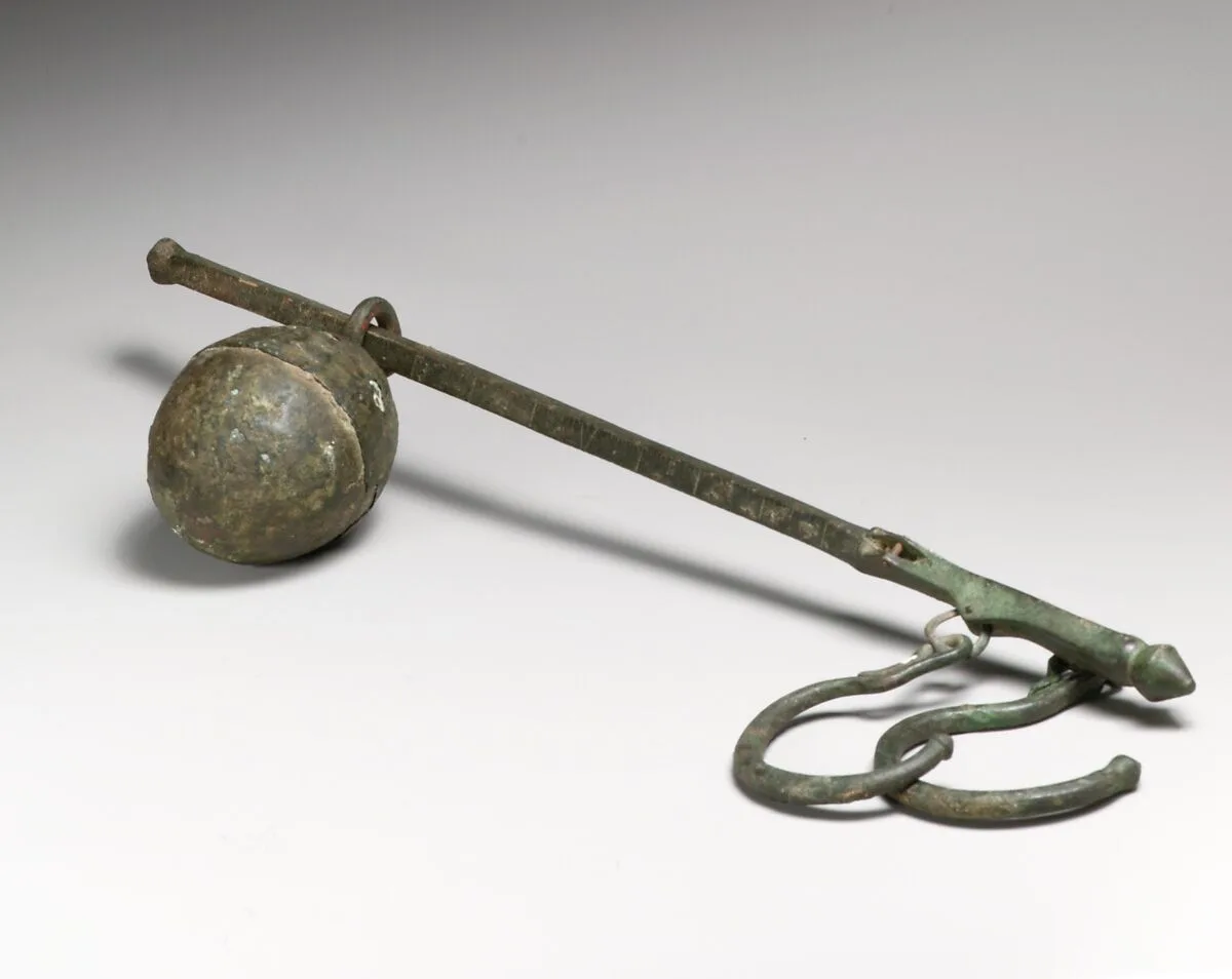 Bronze steelyard and weight — Unknown