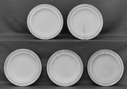 Set of three plates (part of a set)