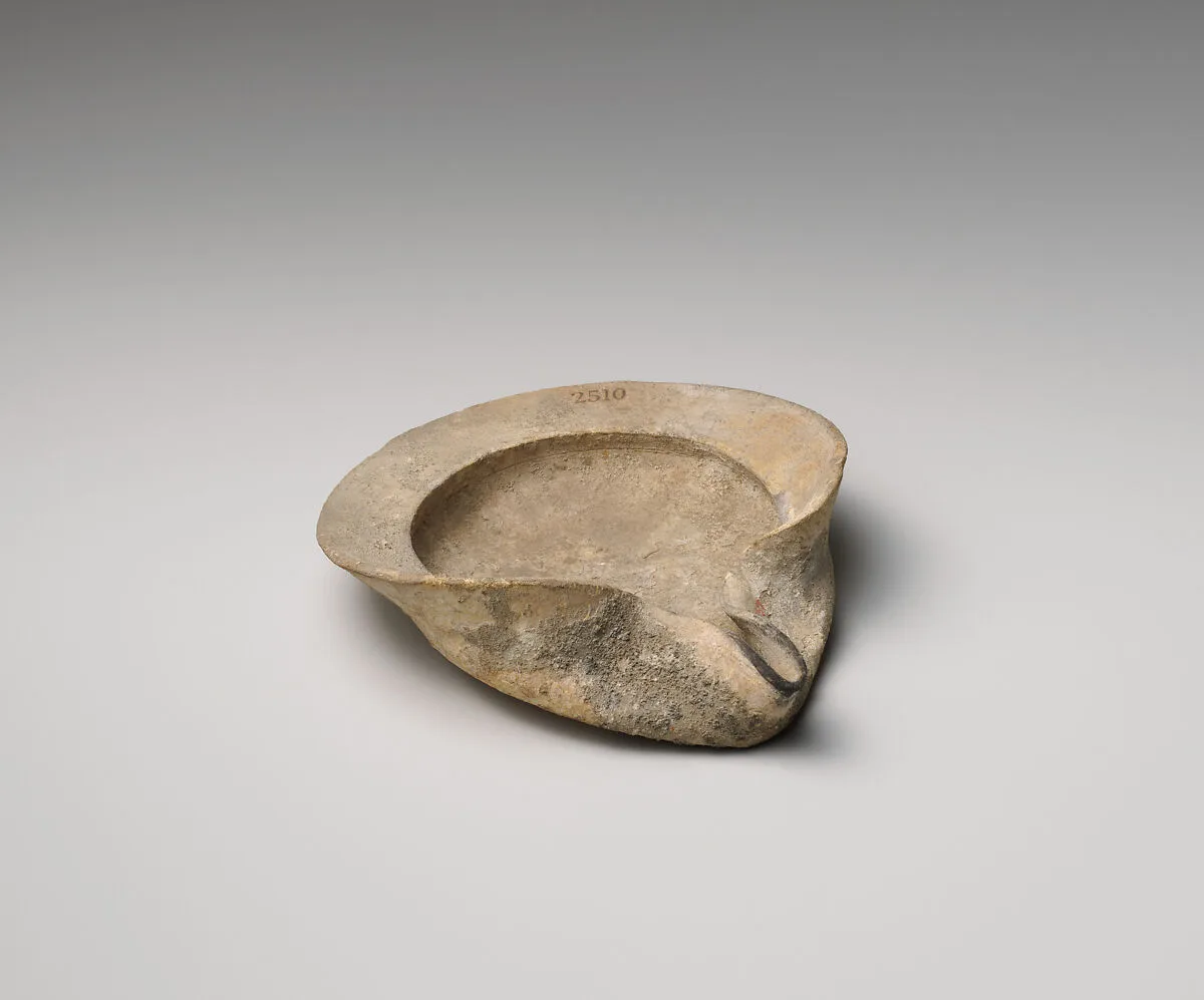 Terracotta saucer-shaped oil lamp — Unknown