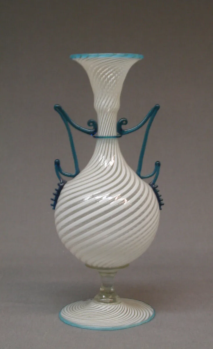 Vase with filigree decoration — Unknown